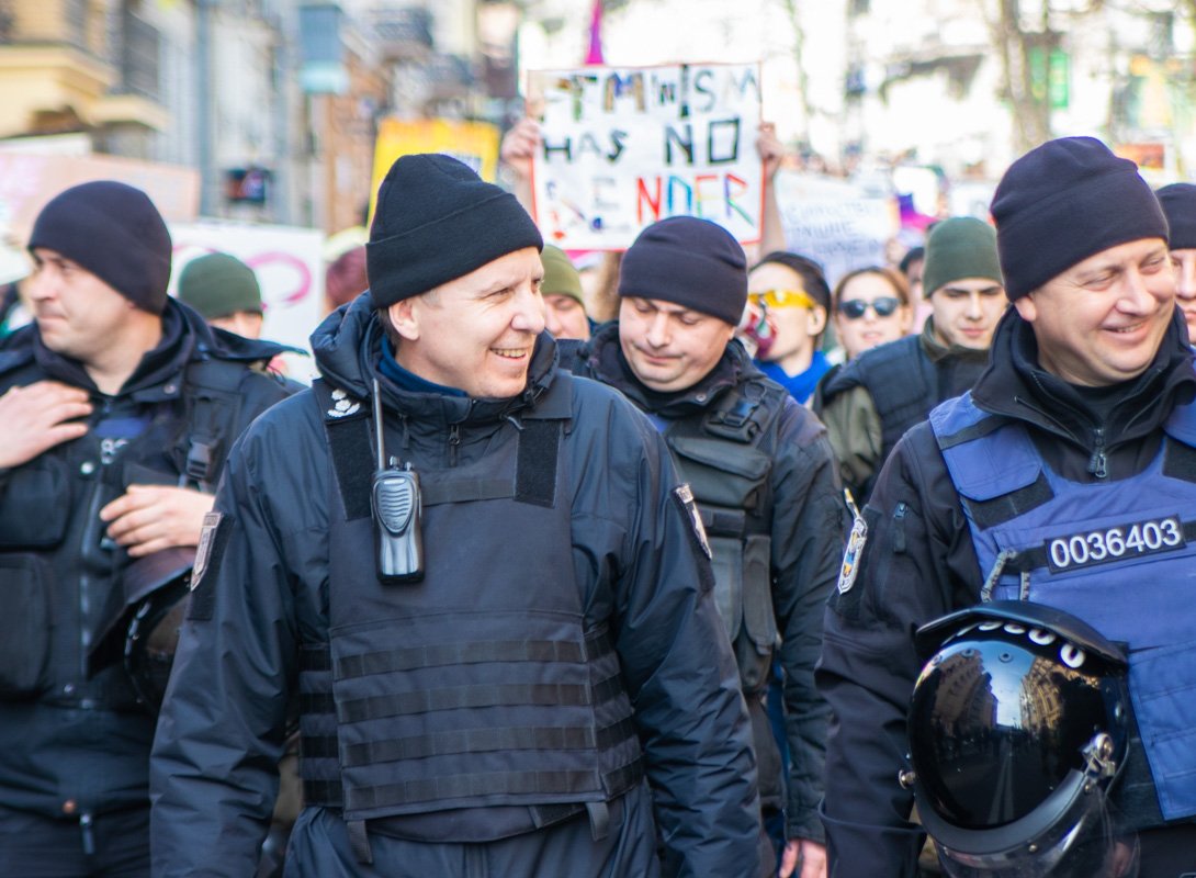 Колонну охраняли отряды полиции