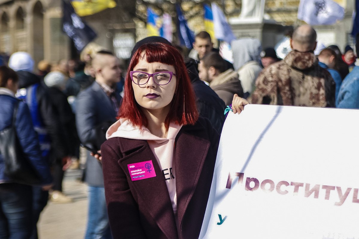 Марш женщин завершился в 13:45 на Почтовой площади