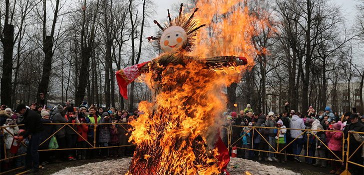 Сжигая чучело, наши предки словно прощались с прошлым и открывали путь новому