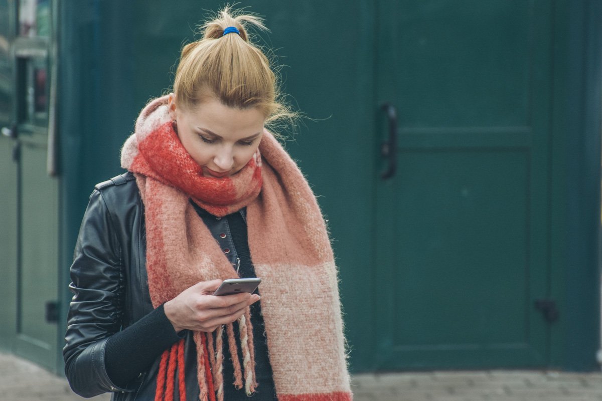 Кого-то возлюбленные поздравляли по телефону Кого-то возлюбленные поздравляли по телефону