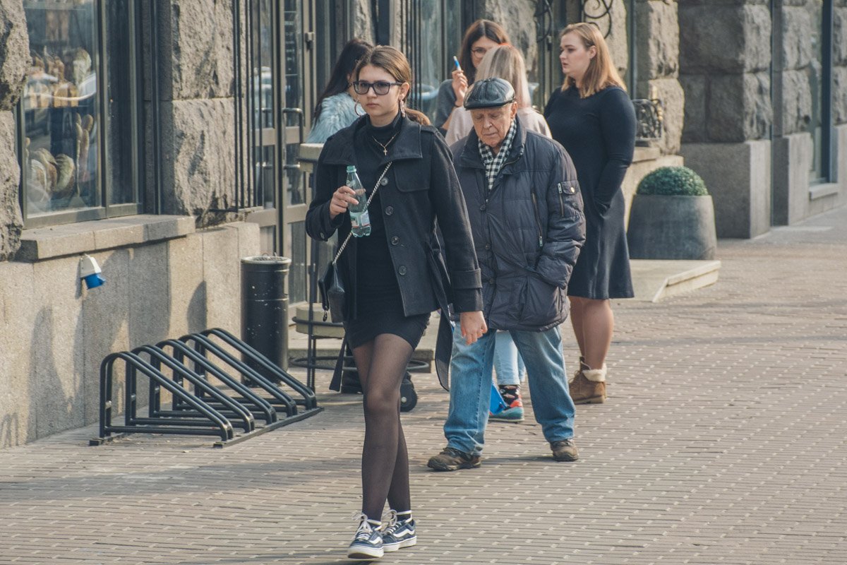 Боржоми в руках - признак прошедшей хорошей тусовки Боржоми в руках - признак прошедшей хорошей тусовки