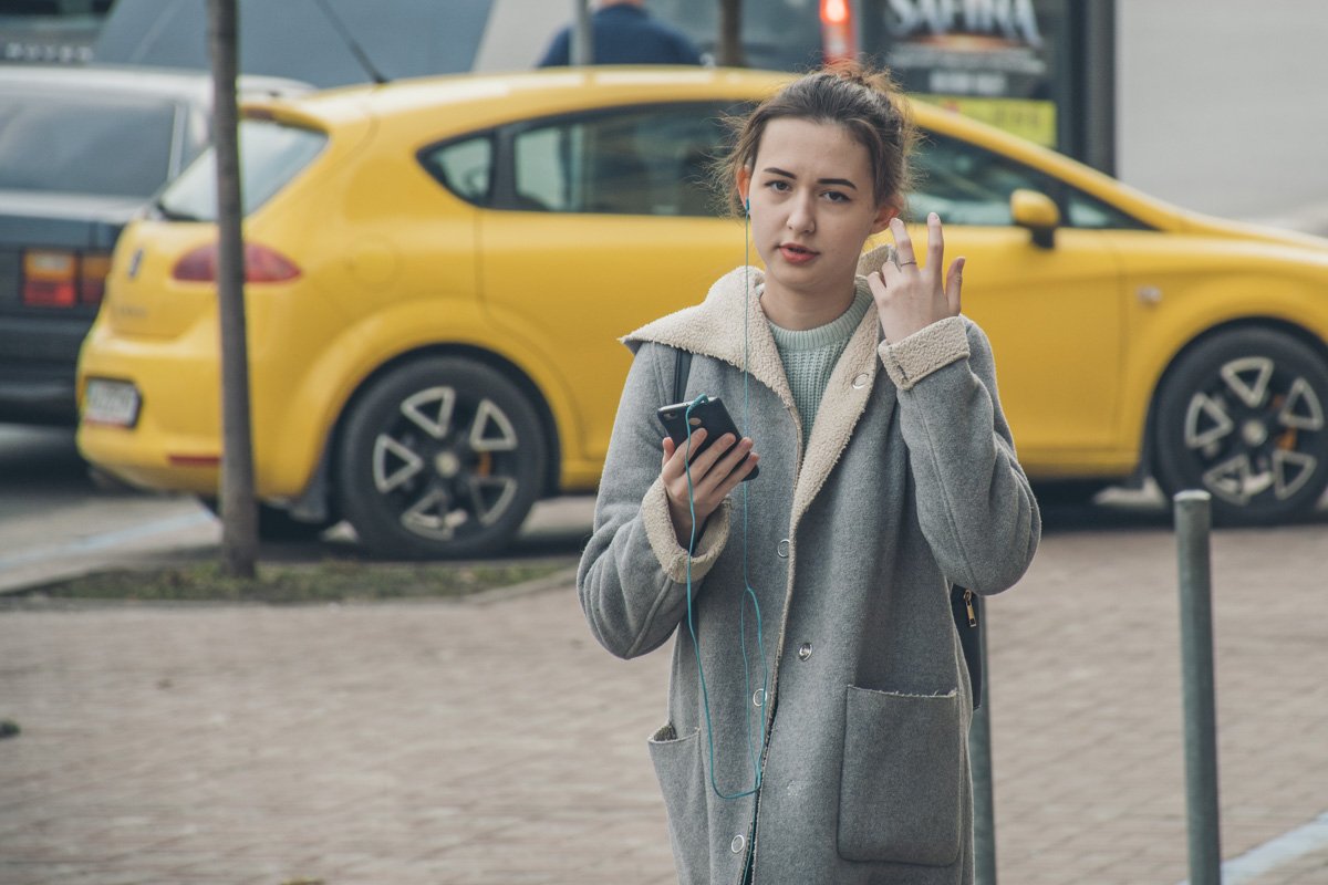 А эта девушка однозначно слушает плейлист к 8 марта, подготовленный Информатором А эта девушка однозначно слушает плейлист к 8 марта, подготовленный Информатором