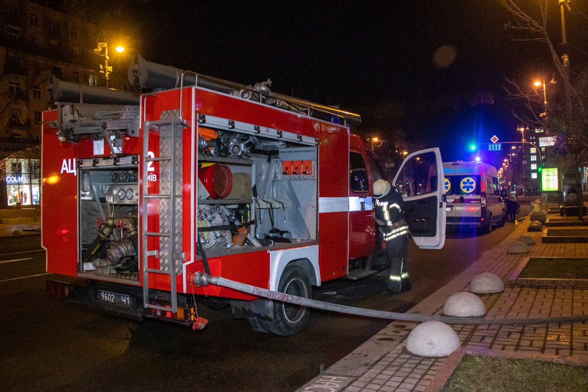 В ночь на 9 марта в Киеве по адресу улица Крещатик, 24 произошел пожар В ночь на 9 марта в Киеве по адресу улица Крещатик, 24 произошел пожар