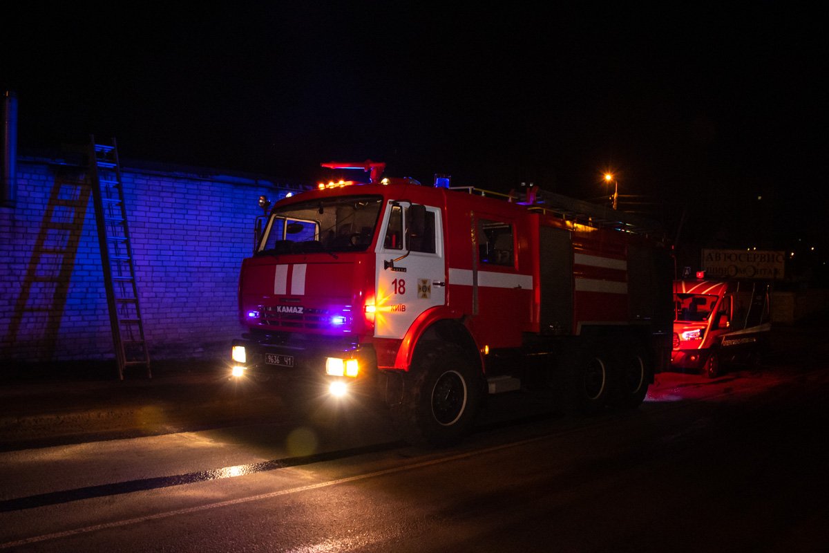В ночь на 9 марта в Киеве по адресу улица Николая Трублаини, 7 произошел пожар В ночь на 9 марта в Киеве по адресу улица Николая Трублаини, 7 произошел пожар