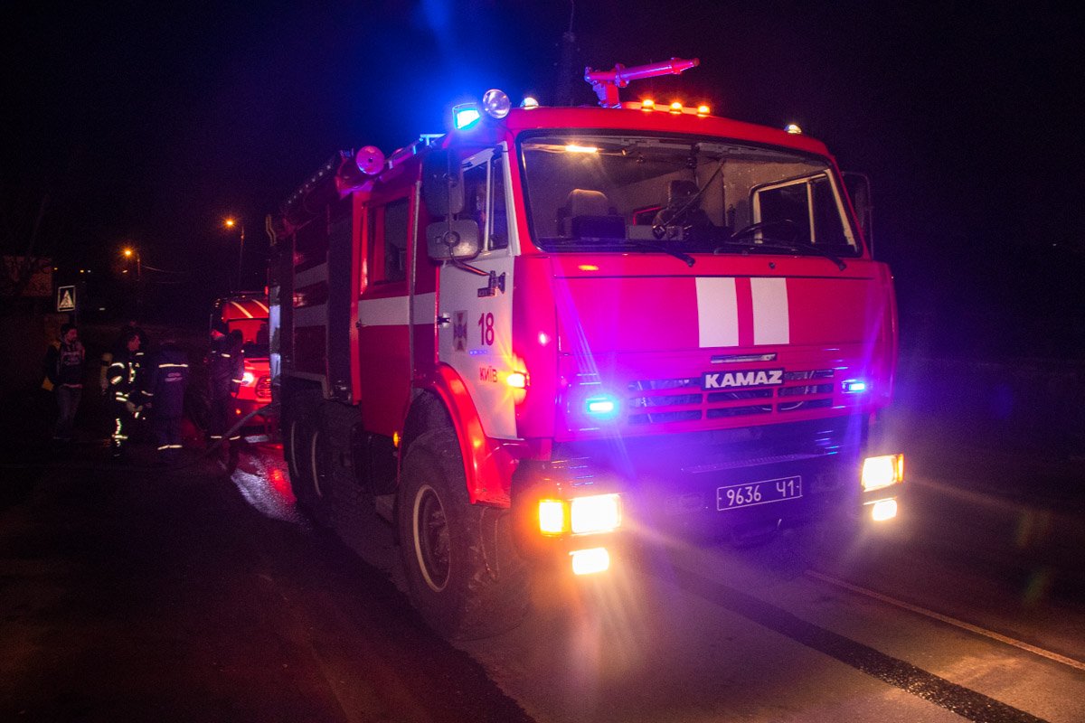 К счастью, в момент пожара внутри не было автомобилей К счастью, в момент пожара внутри не было автомобилей