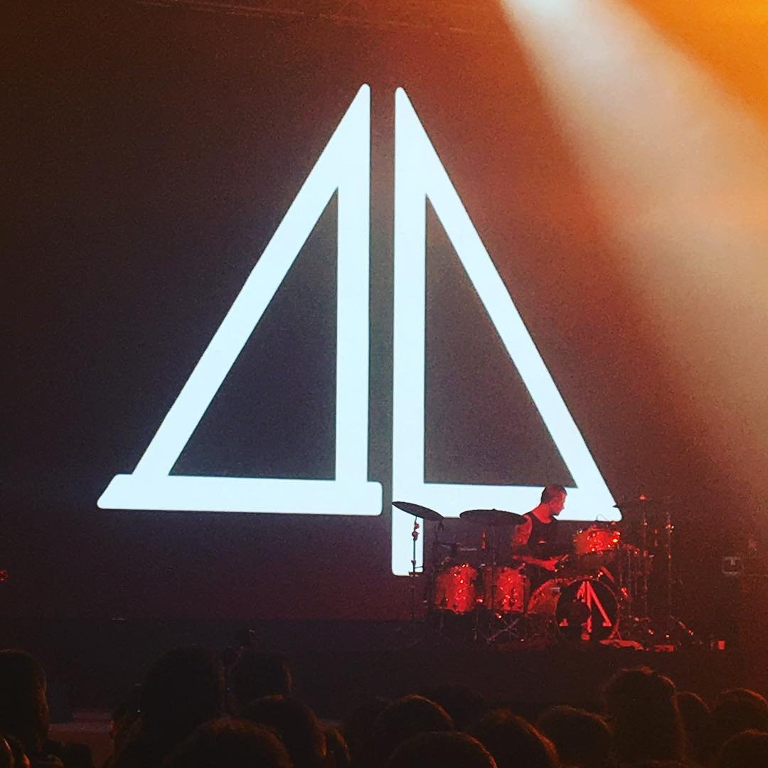 Минималистичное фото, на котором @_frizwife_ удалось передать настроение концерта Минималистичное фото, на котором @_frizwife_ удалось передать настроение концерта