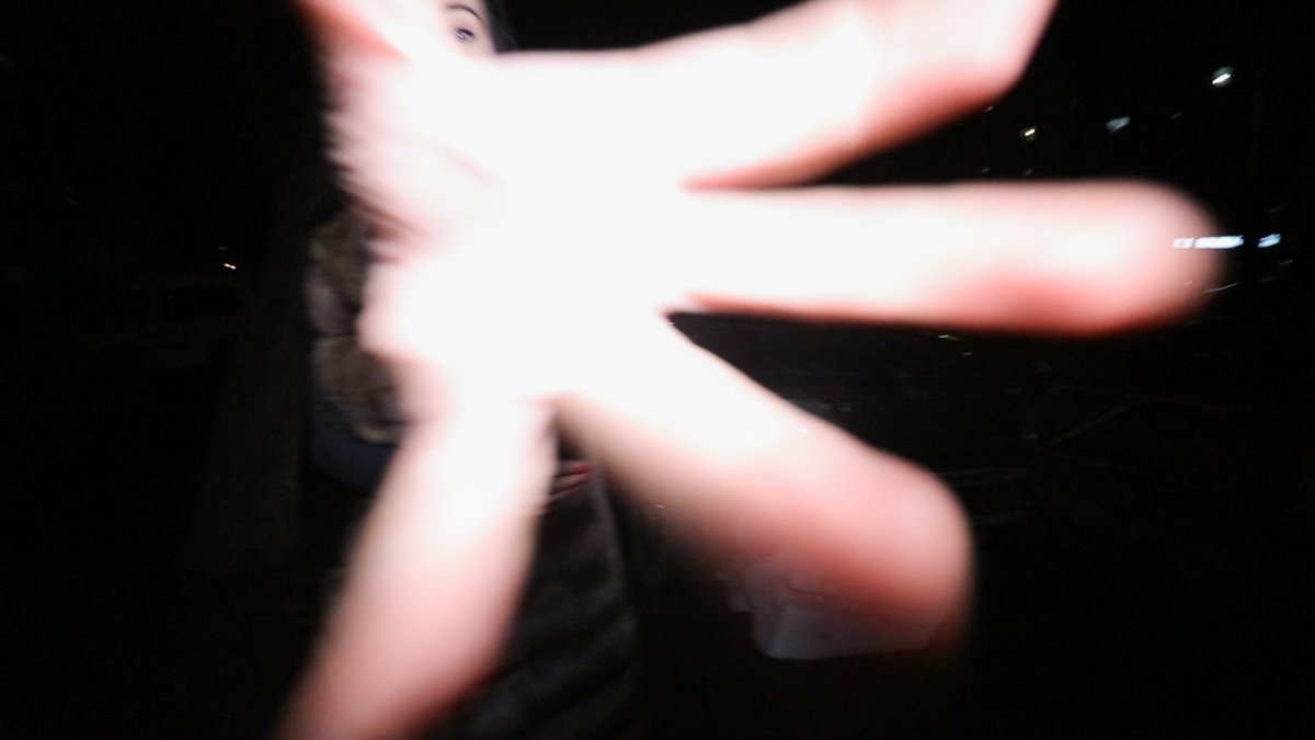 В результате девушка повредила аппаратуру, ремонту она не подлежит В результате девушка повредила аппаратуру, ремонту она не подлежит