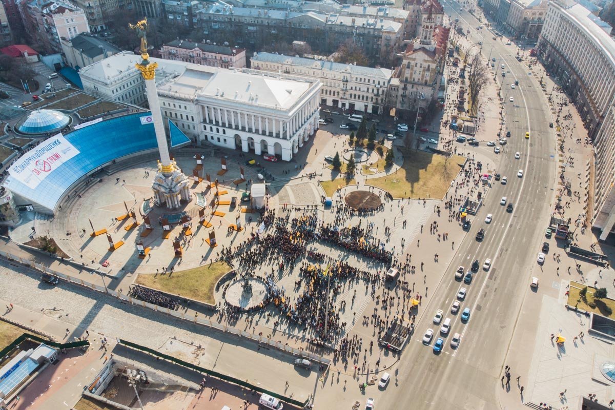 9 марта в центре Киева на Майдане Независимости собрались более 5 000 националистов