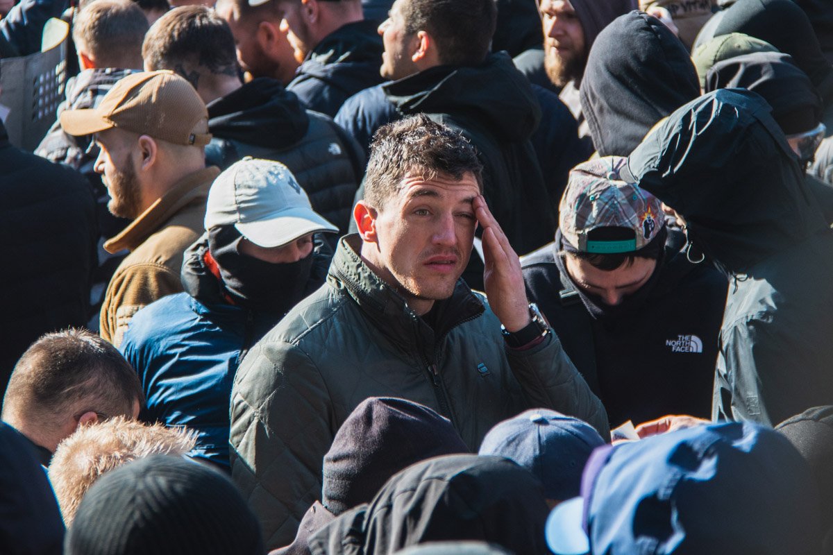 Также не было выполнено еще одно обещание организаторов - никаких балаклав