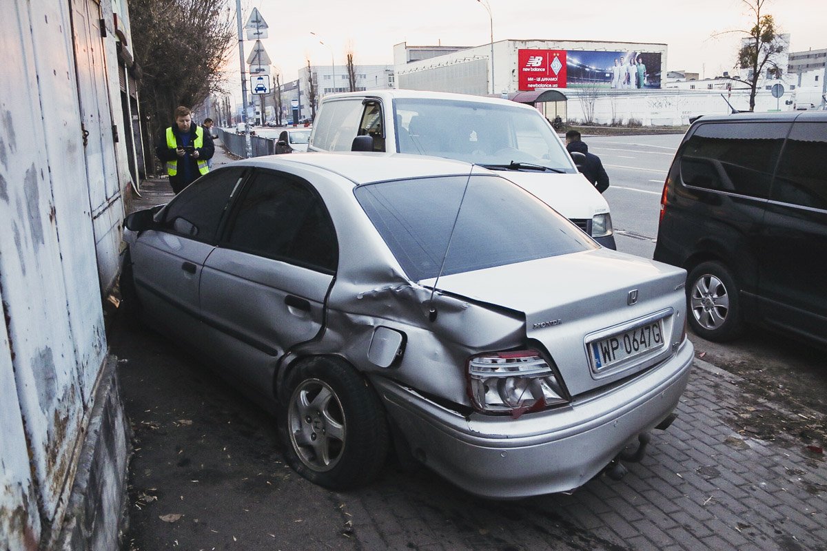 В Киеве на пересечении улиц Здолбуновской и Сортировочной произошло ДТП В Киеве на пересечении улиц Здолбуновской и Сортировочной произошло ДТП