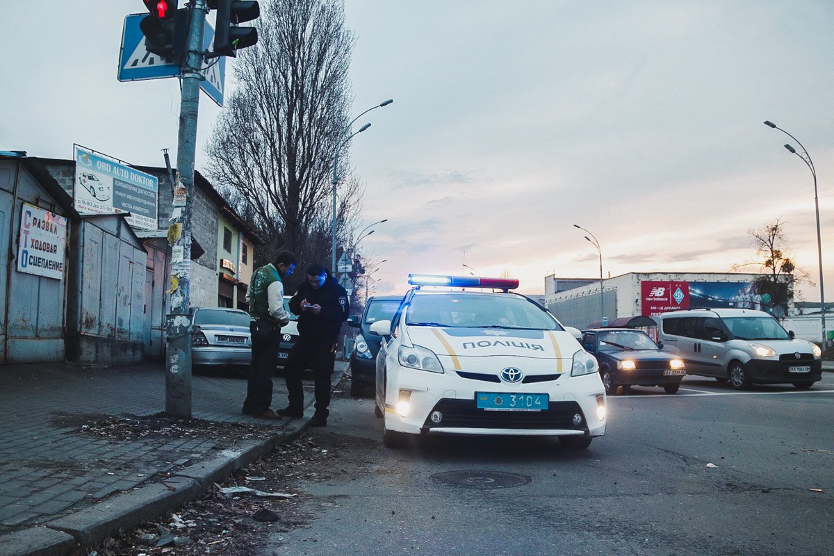 На месте происшествия работал наряд полиции, следственно-оперативная группа и медики На месте происшествия работал наряд полиции, следственно-оперативная группа и медики