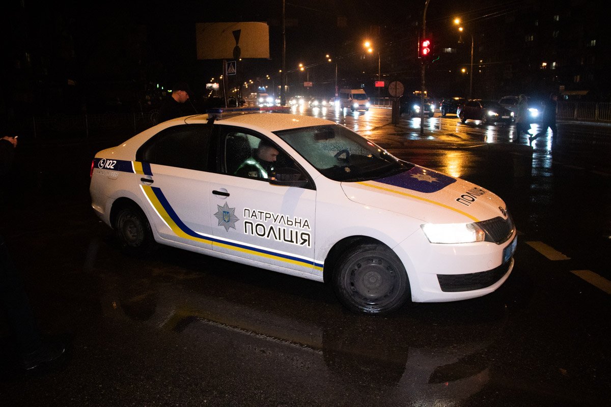 Водитель и два пассажира скрылись с места происшествия