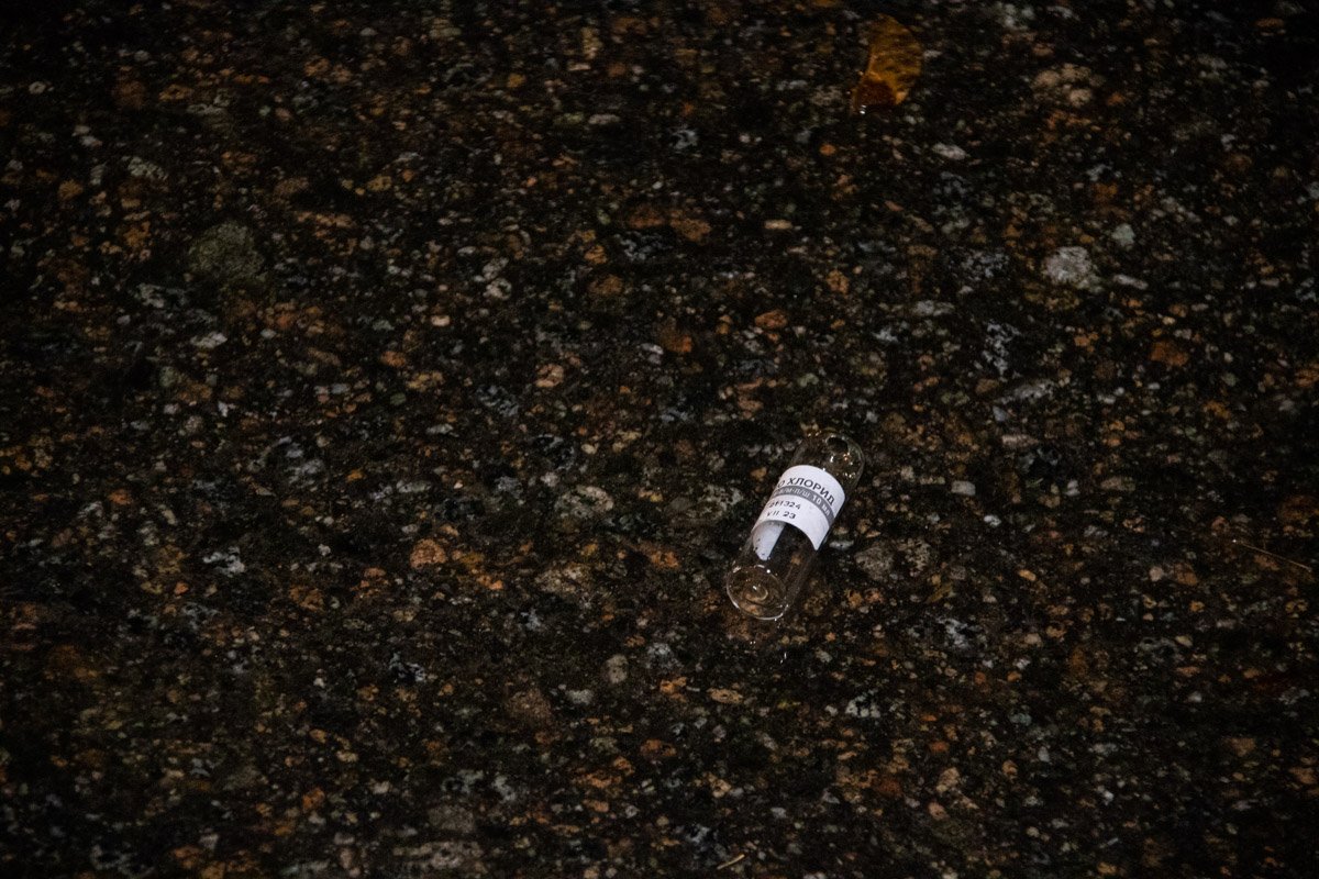 Прибывшие на место происшествия медики госпитализировали женщина с подозрением на перелом ребер и ноги