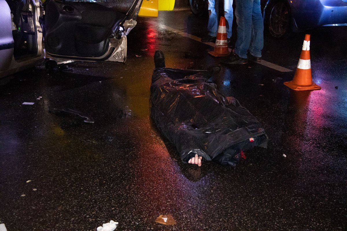 На пересечении улицы Братиславской и Лесного проспекта произошла смертельная авария с участием автомобиля Daewoo Lanos и троллейбуса №37 На пересечении улицы Братиславской и Лесного проспекта произошла смертельная авария с участием автомобиля Daewoo Lanos и троллейбуса №37