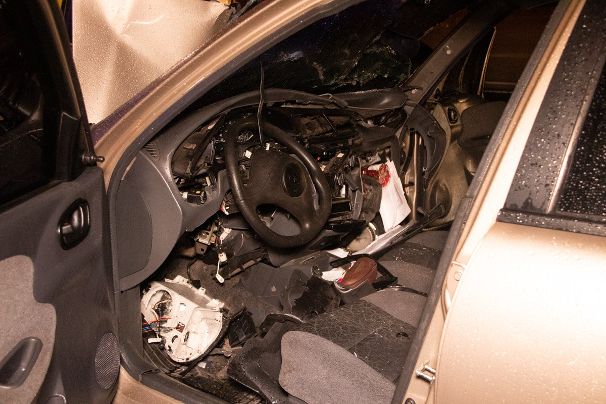 Обоих мужчин госпитализировали с травмами различной степени тяжести Обоих мужчин госпитализировали с травмами различной степени тяжести