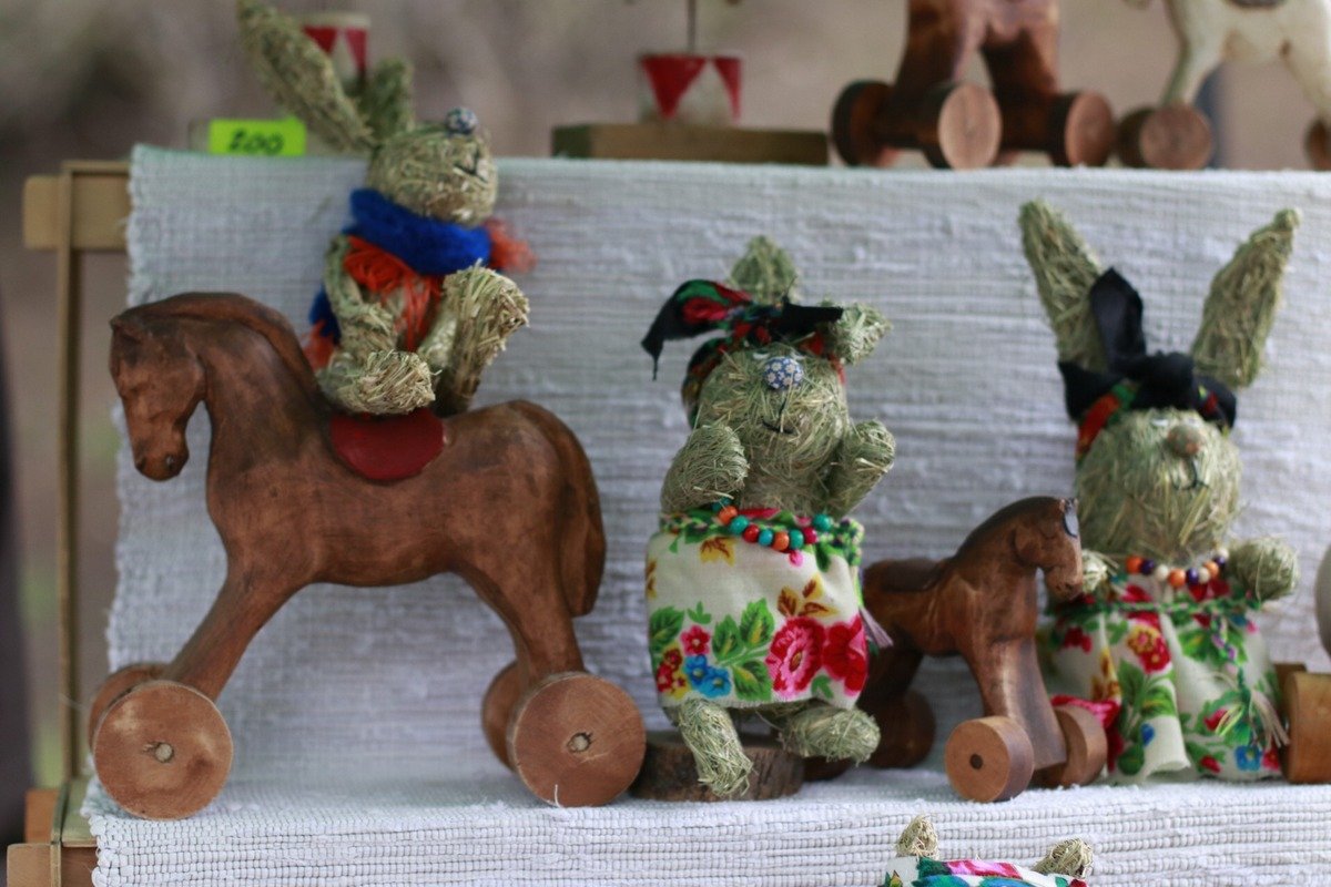 То тут, то там глаз цеплялся и радовался обилию милых безделушек, которые здорово влияли на атмосферу