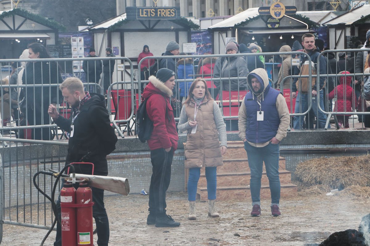 Чучело Масленицы заранее пропитали бензином, чтобы оно гарантированно загорелось в положенное время