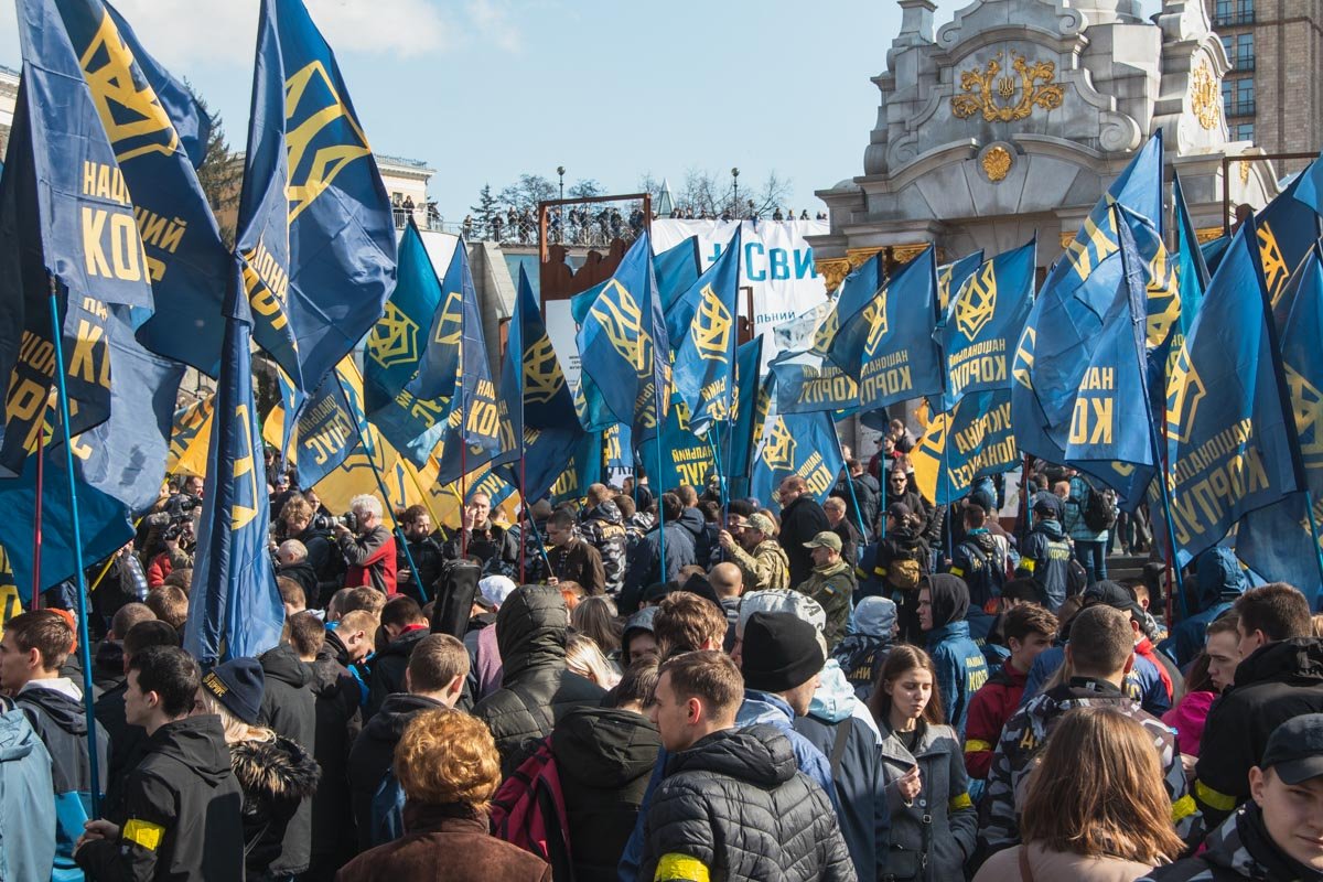 Митинг был организован Национальным корпусом и его «боевым» ответвлением — «Национальными дружинами» Митинг был организован Национальным корпусом и его «боевым» ответвлением — «Национальными дружинами»