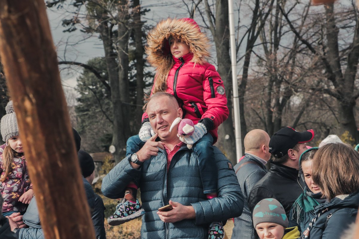 Несмотря на не самую лучшую погоду в это воскресенье, посетители остались довольны праздником на ВДНГ Несмотря на не самую лучшую погоду в это воскресенье, посетители остались довольны праздником на ВДНГ