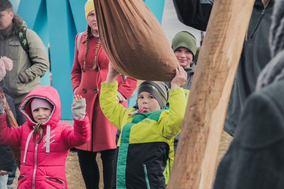 Среди активностей - почти армейская полоса препятствий. Радость от этого получают все участники процесса Среди активностей - почти армейская полоса препятствий. Радость от этого получают все участники процесса