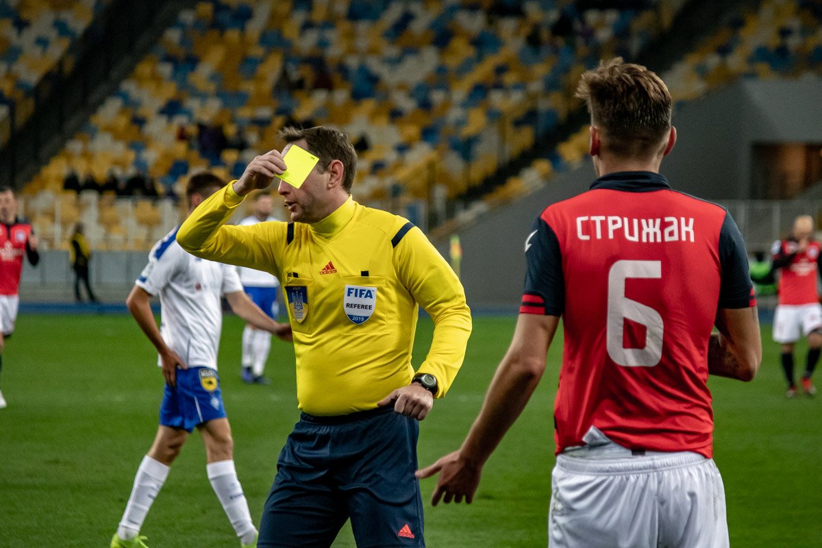 Оборонцам "Арсенала-Киев" иногда оставалось лишь грубо фолить, чтобы избежать очередного гола в свои ворота