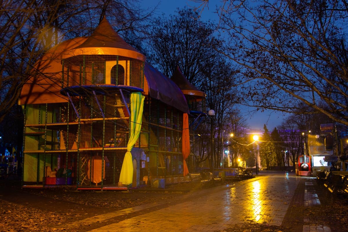 Скоро этот парк зальется невинным и чистым детским смехом