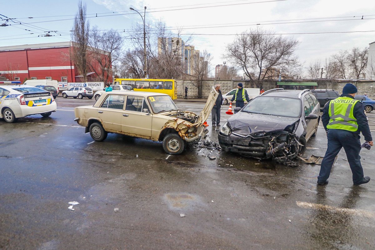 Предварительно, водитель Citroen не заметил пешеходов и наехал на них Предварительно, водитель Citroen не заметил пешеходов и наехал на них