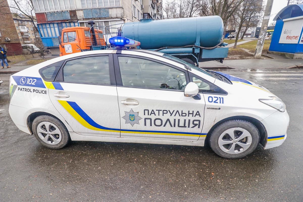 Женщину с маленькой девочкой, лет 3-5, госпитализировали Женщину с маленькой девочкой, лет 3-5, госпитализировали