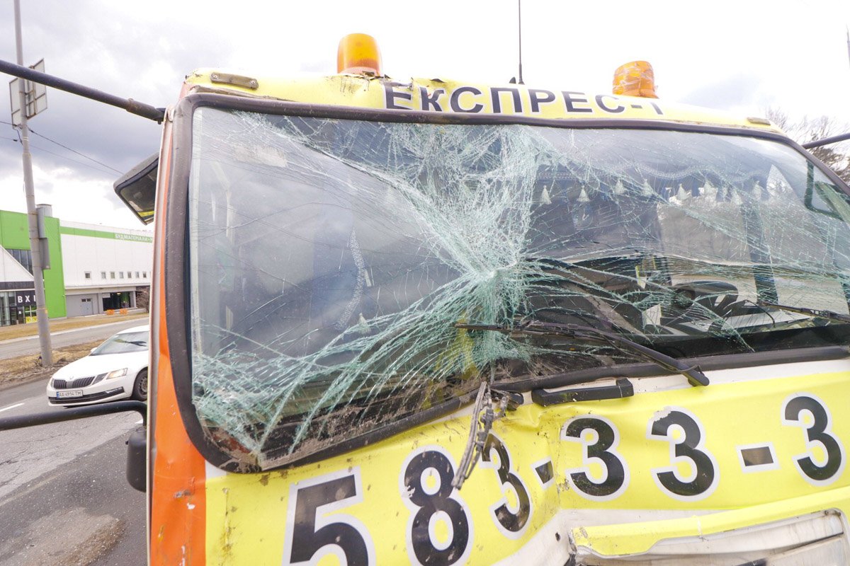 К счастью, скорость столкновения была невысокой, поэтому удалось избежать жертв