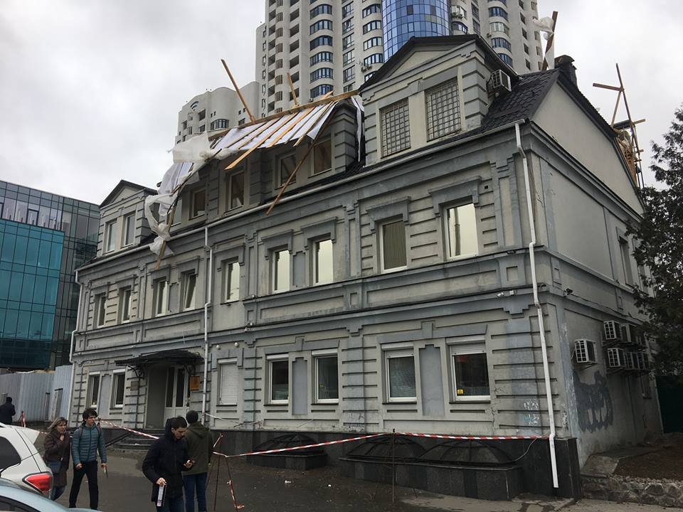 Крыша улетела