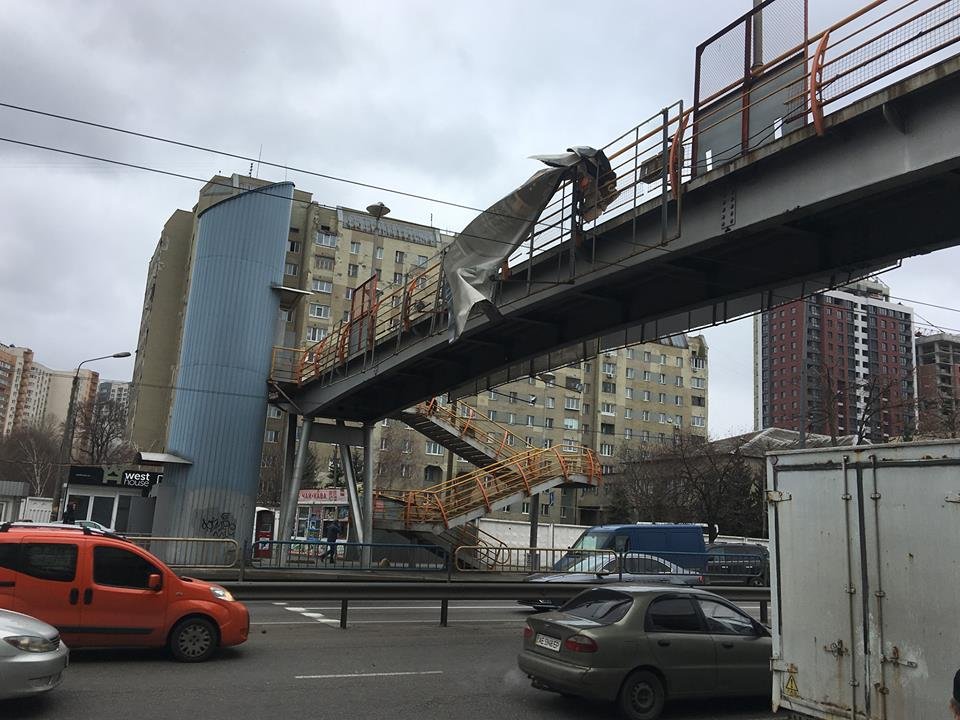 Где-то уже должна приземлиться Мэри Поппинс с зонтом, ну правда :)