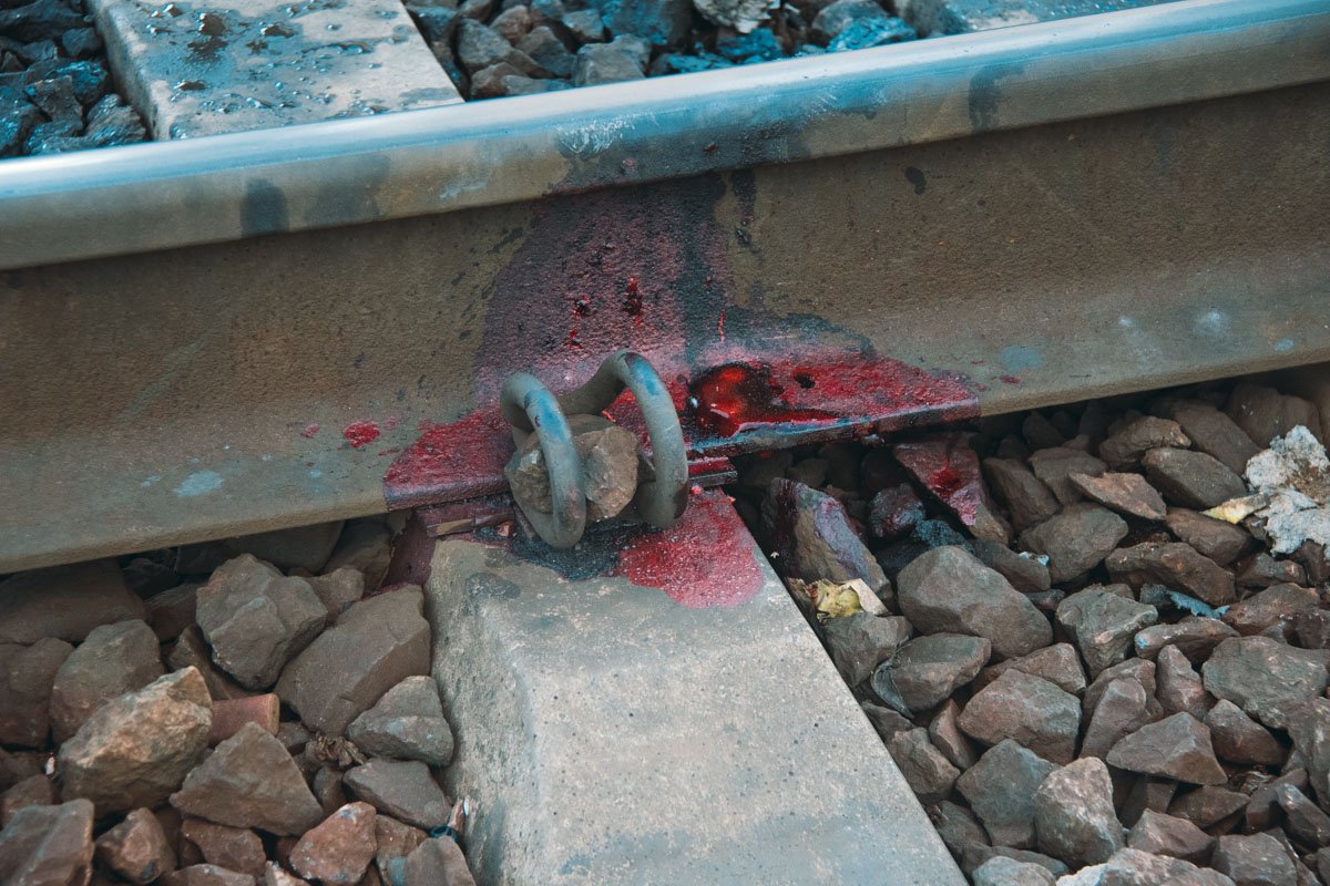 Анализируя случившееся, железнодорожники предполагают, что это был суицид