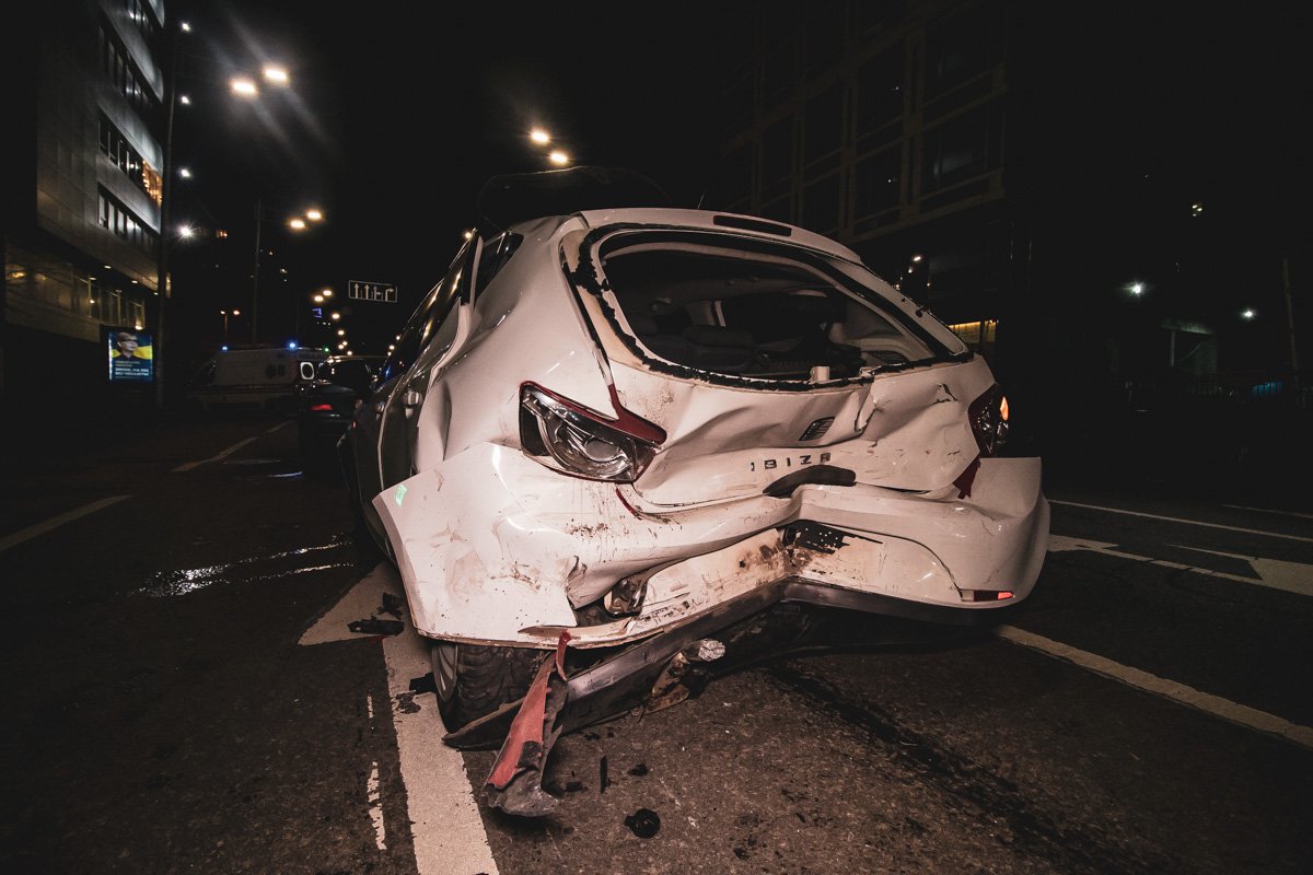 В Киеве на улице Жилянской произошло ДТП с участием трех авто