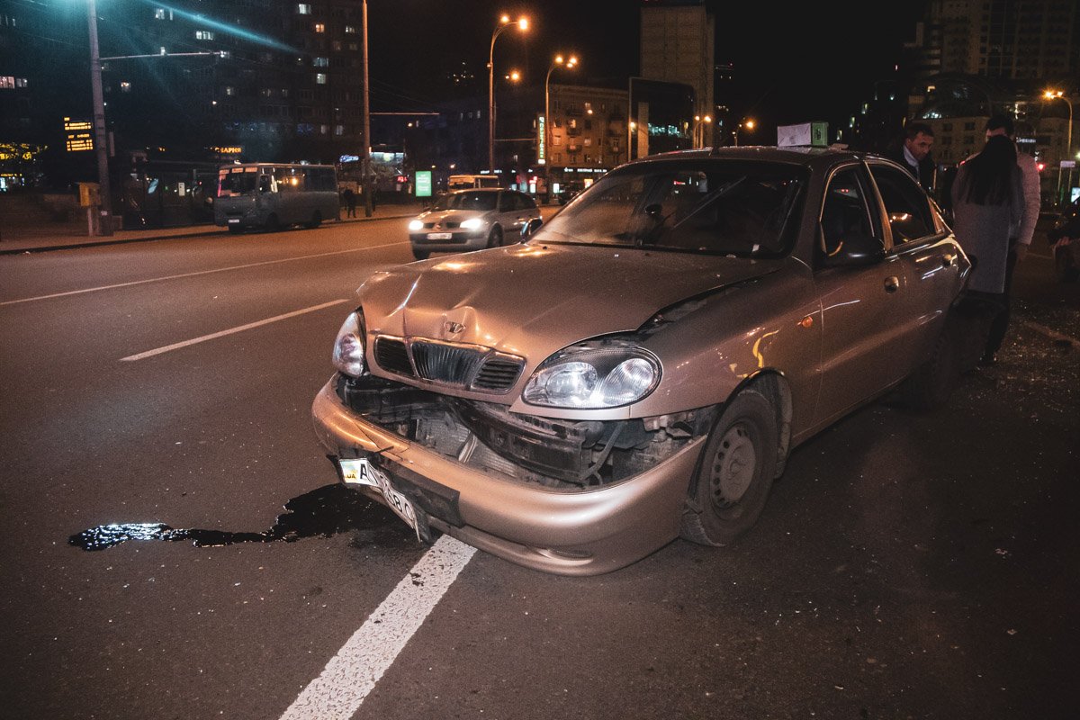 У Lanos смяты передняя и задняя часть 