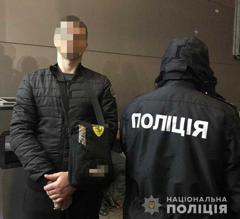 В Киеве ранее судимый житель столицы украл из магазина игрушек товар стоимостью около четырех тысяч гривен В Киеве ранее судимый житель столицы украл из магазина игрушек товар стоимостью около четырех тысяч гривен