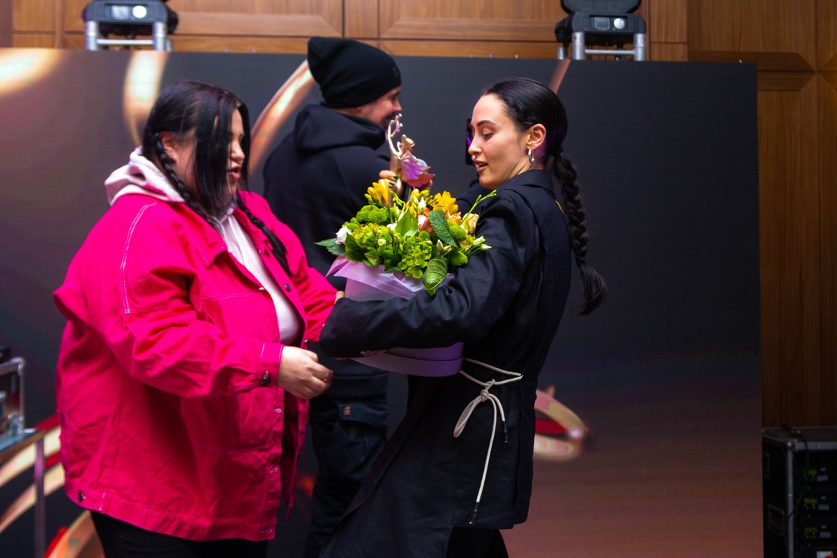 Alina Pash, которая получила премию за лучший хип-хоп хит заявила, что хочет разделить награду с Alyona Alyona