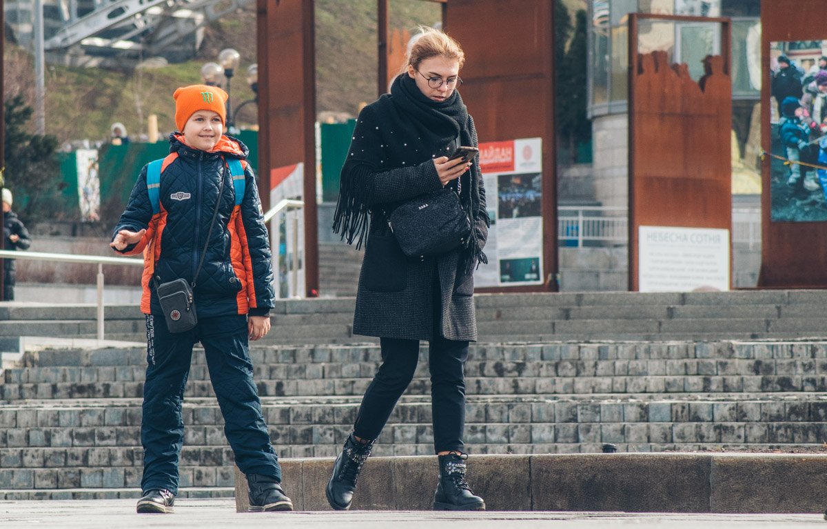 Может, уже пора оторваться от гаджета и взглянуть вокруг? Может, уже пора оторваться от гаджета и взглянуть вокруг?
