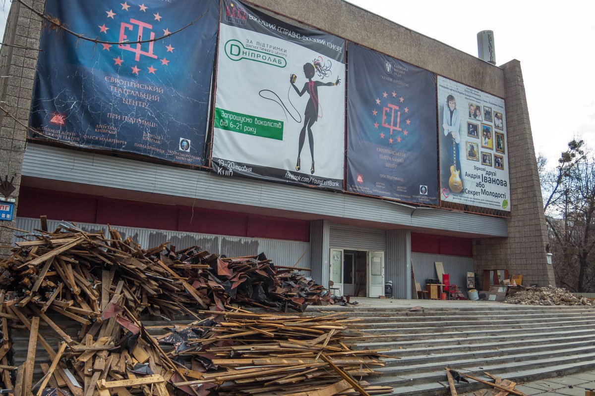 Подрядчик затягивает сроки ремонта кинотеатра Краков Подрядчик затягивает сроки ремонта кинотеатра Краков