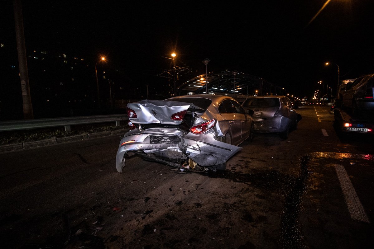 У Volkswagen уничтожена задняя часть 