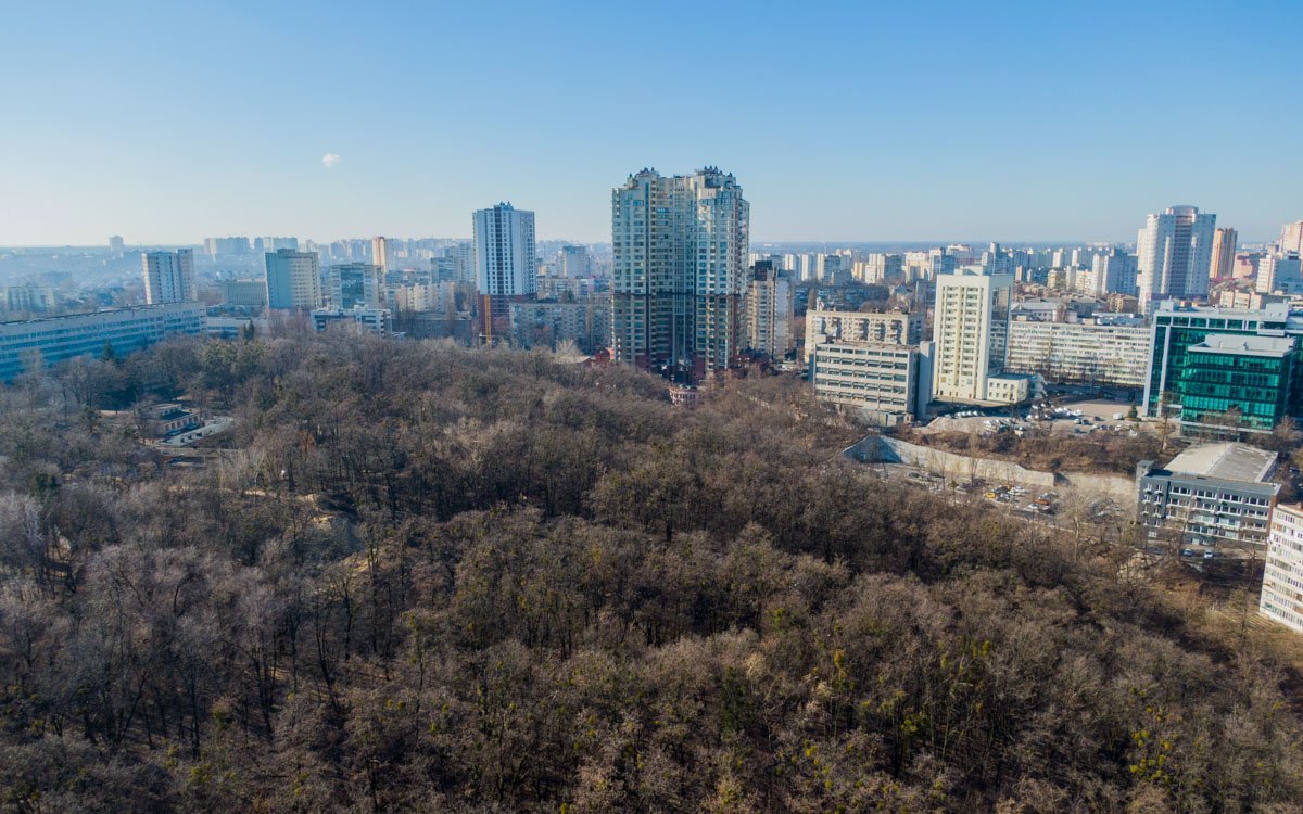 Территория парка достаточно велика - 27 гектаров Территория парка достаточно велика - 27 гектаров