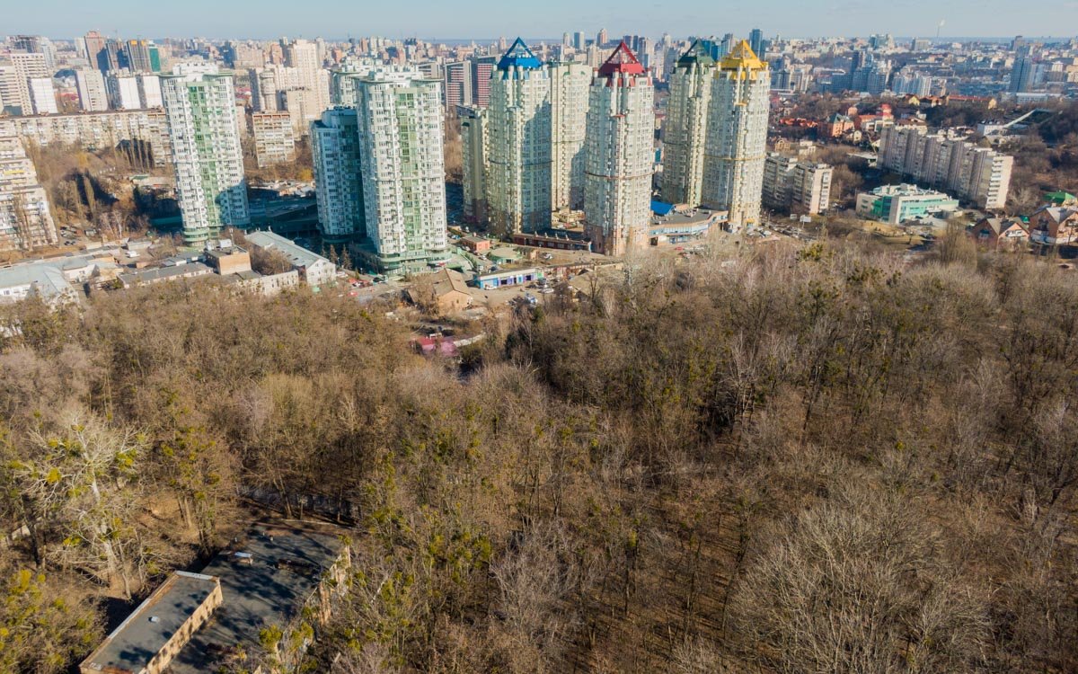 Как киевский Нью-Йорк: рядом с высотками частичка нетронутой природы Как киевский Нью-Йорк: рядом с высотками частичка нетронутой природы