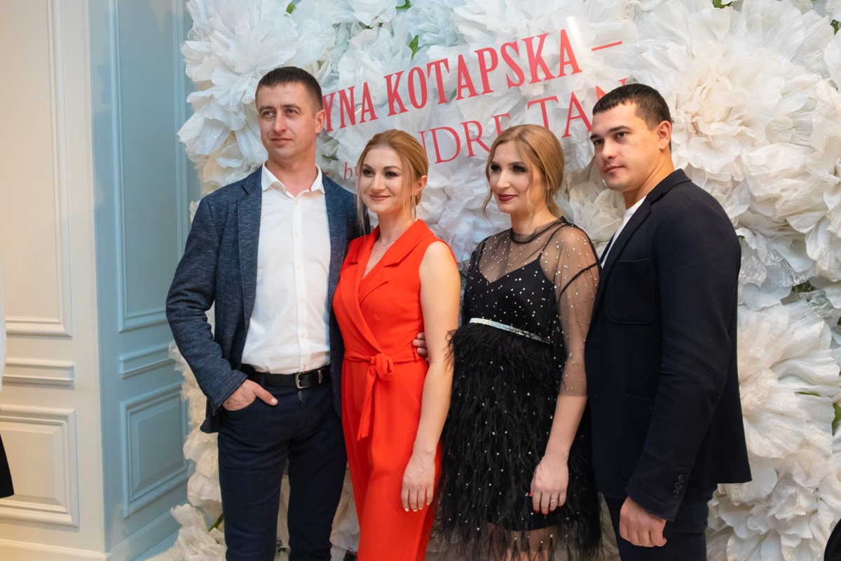 Украинские звезды шоу-бизнеса пришли посмотреть на новую коллекцию дизайнера. Украинские звезды шоу-бизнеса пришли посмотреть на новую коллекцию дизайнера.