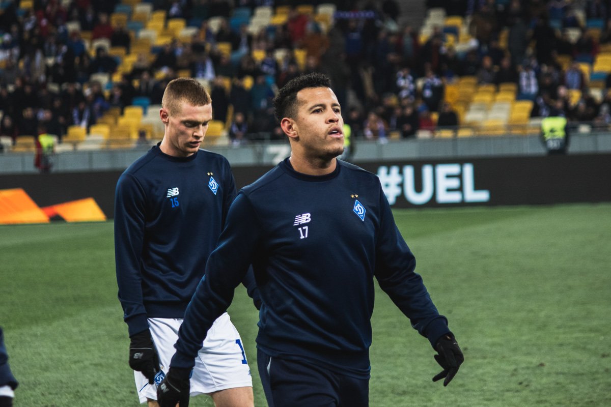 Перед началом матча ожидалось, что главная угроза воротам Кепы Аррисабалаги будет исходить от Виктора Цыганкова (сзади). А получилось, что главным атакующим героем встречи стал Сидклей