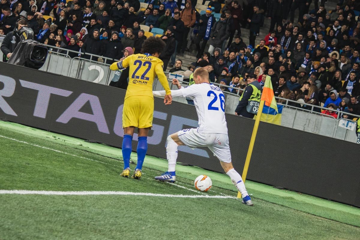 Мощный Бурда сдвинул Землю, но сдвинуть мяч или результат у него, увы, не получилось