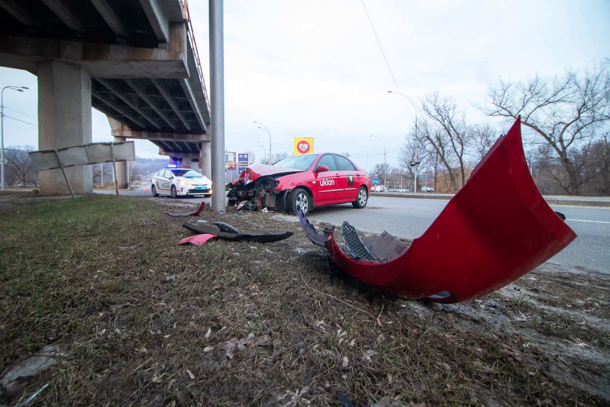 К счастью, ни водитель, ни пассажир такси не пострадали 