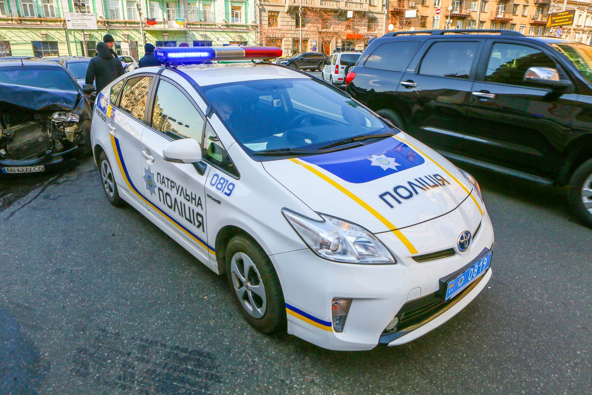 Chevrolet Aveo службы такси Uklon врезался в Mazda 6