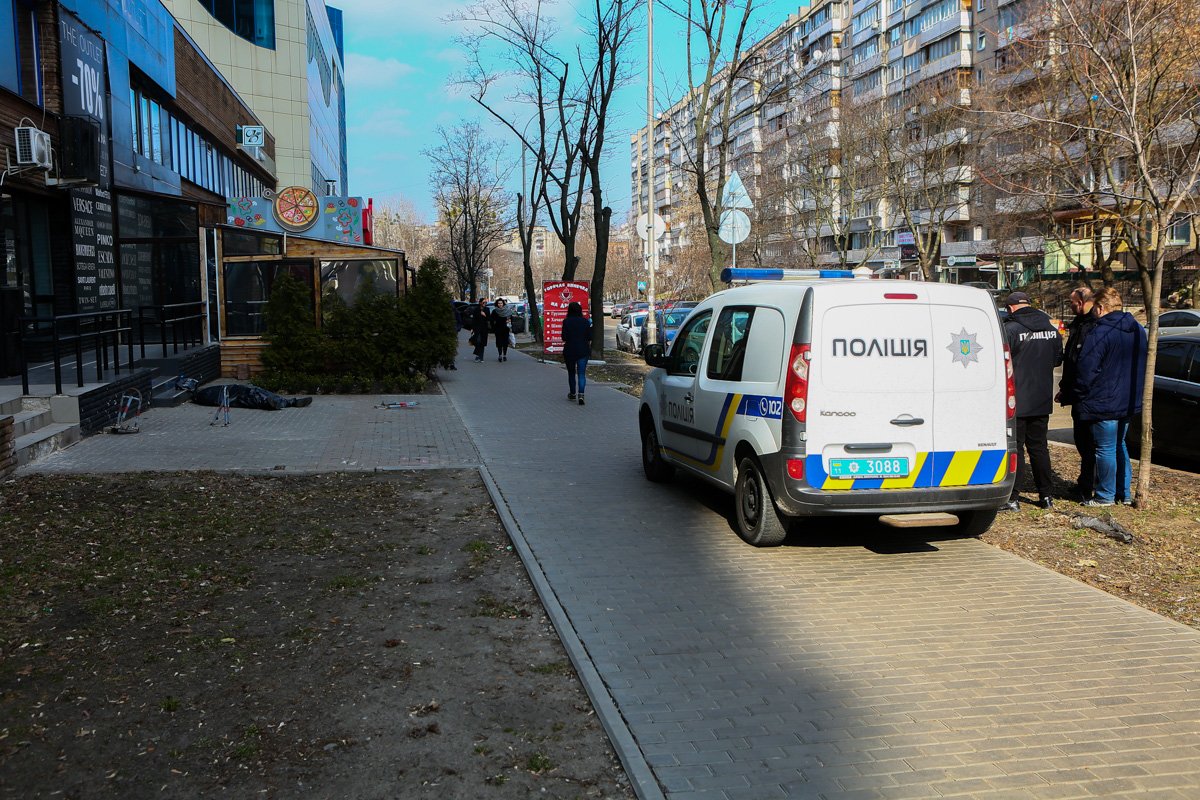 В Киеве в районе Южного железнодорожного вокзала погиб человек В Киеве в районе Южного железнодорожного вокзала погиб человек