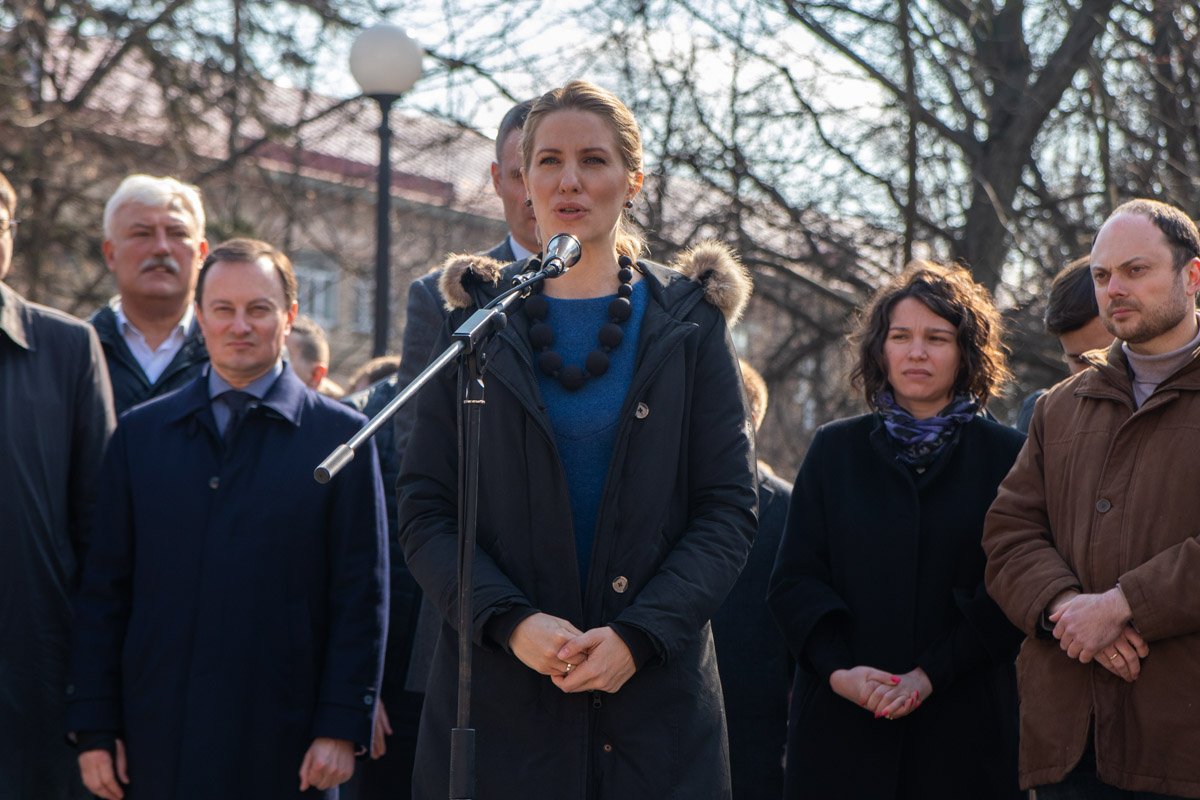 На мероприятие пришли много его сторонников. На фото - народный депутат Украины Светлана Залищук 