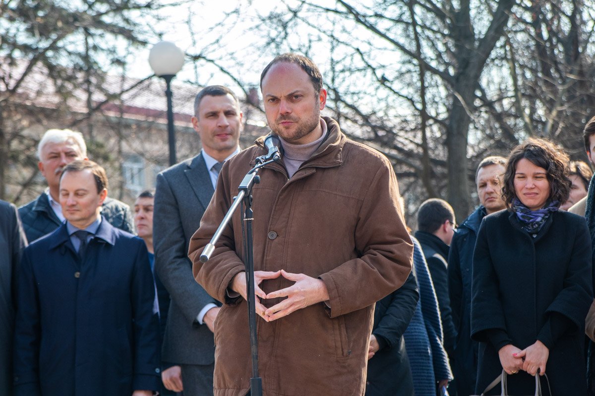 Глава совета "Фонда Бориса Немцова за свободу" Владимир Кара-Мурза-младший сказал, что не позволит забыть политика
