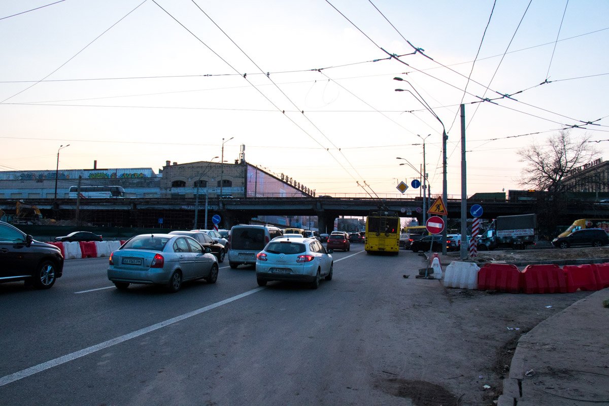 Впрочем, довольно быстро оказалось, что реконструкция не сможет полностью решить проблемы моста